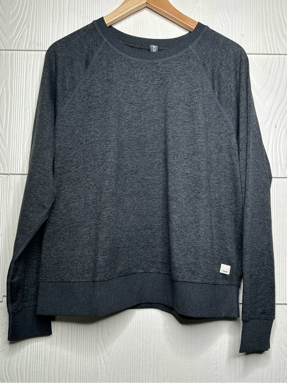 Vuori Heather Charcoal Crewneck Pullover